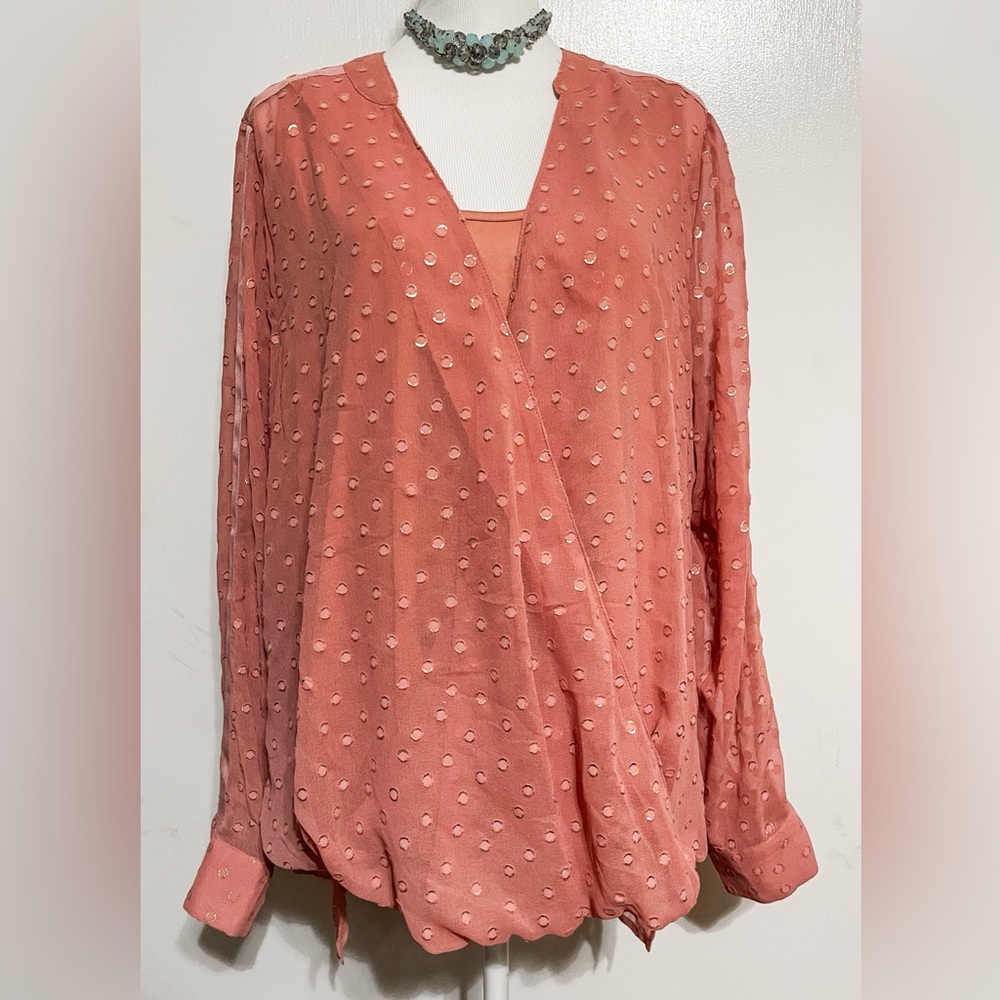 EUC Lisa Rinna Blouse/Tank Top Women Size XL Salmon Sheer Swiss Dot Wrap V Neck